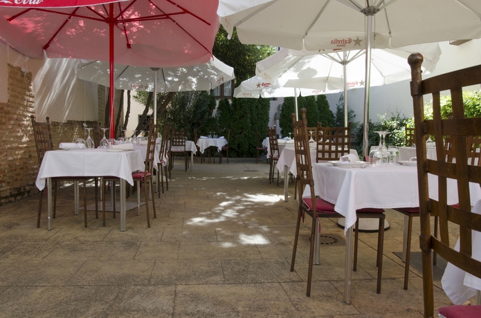 Imagen del bar/restaurante del Hotel Palacio Rejadorada. Foto 4