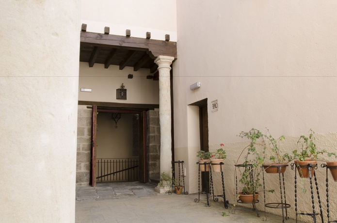 Imagen de los exteriores del Hotel Palacio Rejadorada. Foto 18