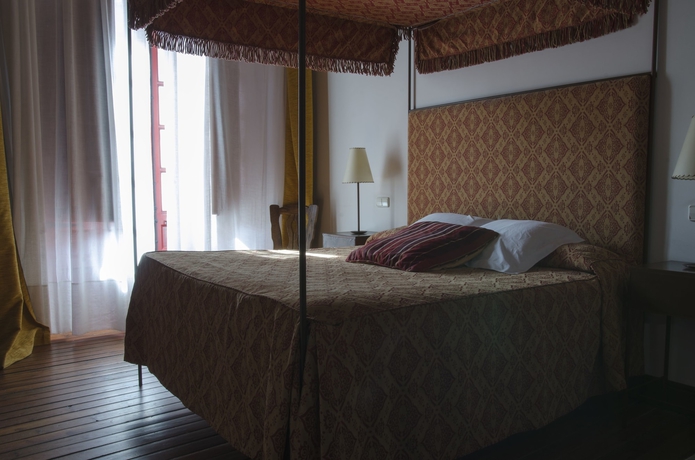 Imagen de la habitación del Hotel Palacio Rejadorada. Foto 17