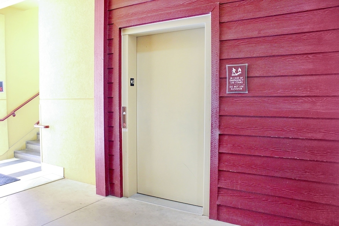 Imagen de los interiores del Hotel Palacio Royale Inn Houston Nw Beltway 8. Foto 18