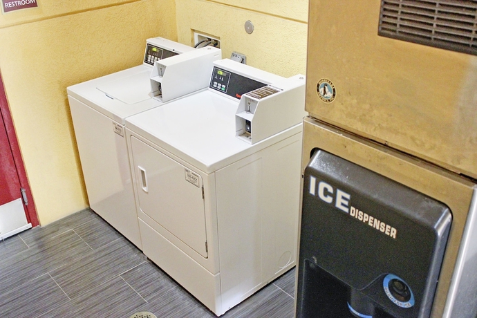 Imagen de los interiores del Hotel Palacio Royale Inn Houston Nw Beltway 8. Foto 19