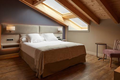 Imagen de la habitación del Hotel Palacio Tondon, La Rioja Brinas. Foto 2