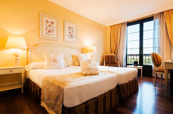 Imagen de la habitación del Hotel Palacio Villa de Alarc&oacute;n. Foto 9