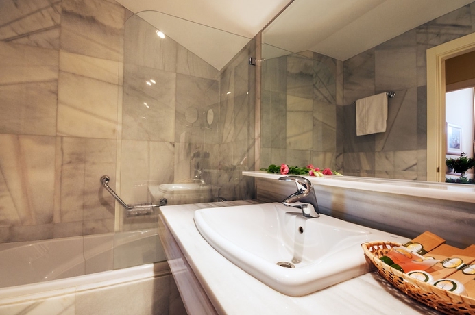 Imagen de la habitación del Hotel Palacio Villa de Alarc&oacute;n. Foto 10