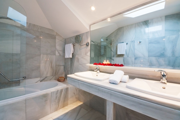 Imagen de la habitación del Hotel Palacio Villa de Alarc&oacute;n. Foto 12