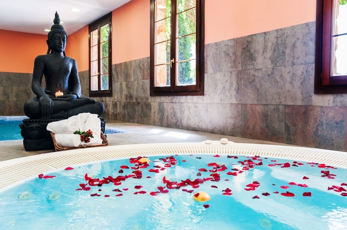 Imagen de la piscina del Hotel Palacio Villa de Alarc&oacute;n. Foto 17