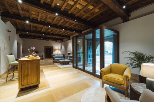 Imagen de los interiores del Hotel Palacio de Arriba. Foto 8