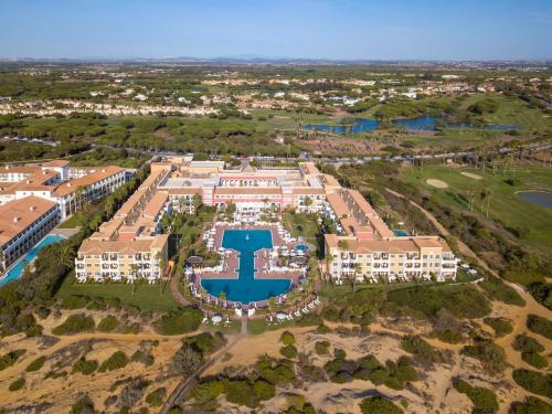 Imagen de los exteriores del Hotel Palacio de Sancti Petri, a Gran Meliá Hotel. Foto 6