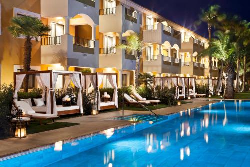 Imagen de la piscina del Hotel Palacio de Sancti Petri, a Gran Meli&aacute; Hotel. Foto 10