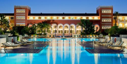 Imagen de la piscina del Hotel Palacio de Sancti Petri, a Gran Meli&aacute; Hotel. Foto 11