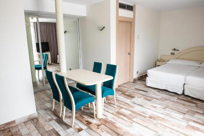 Imagen de la habitación del Hotel Palacio del Mar. Foto 16