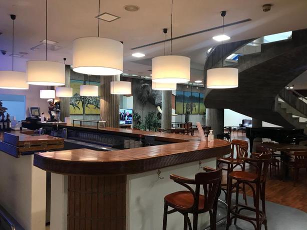 Imagen del bar/restaurante del Hotel Palacio del Mar. Foto 7