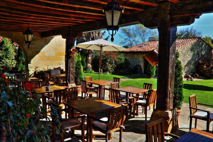 Imagen del bar/restaurante del Hotel Palación De Toñanes. Foto 2