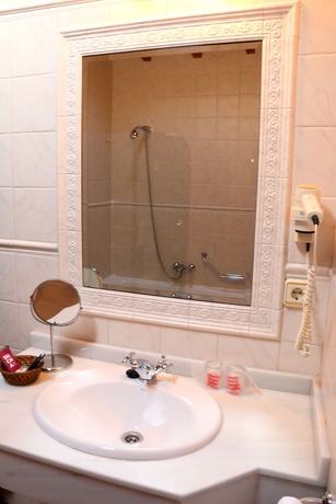 Imagen de la habitación del Hotel Palación De Toñanes. Foto 4