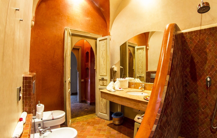 Imagen de la habitación del Hotel Palais El Miria. Foto 11