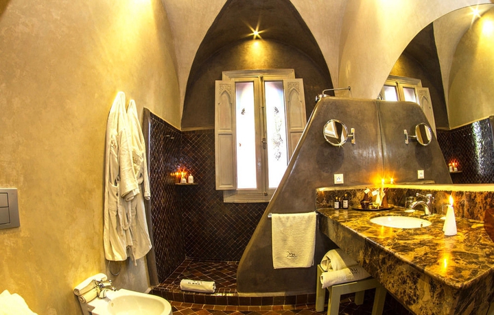 Imagen de la habitación del Hotel Palais El Miria. Foto 14