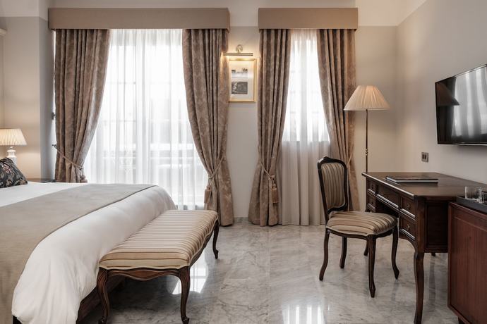 Imagen de la habitación del Hotel Palais Le Brun. Foto 2