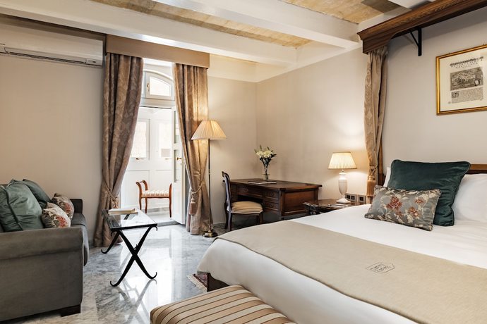 Imagen de la habitación del Hotel Palais Le Brun. Foto 3