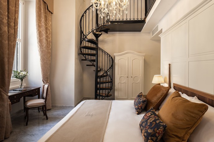 Imagen de la habitación del Hotel Palais Le Brun. Foto 4