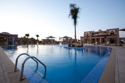 Imagen de la piscina del Hotel Palais Medali y Spa. Foto 12