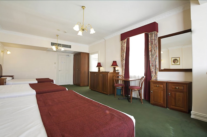Imagen de la habitación del Hotel Palais Royale. Foto 16