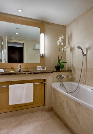 Imagen de la habitación del Hotel Palais de la M&eacute;diterran&eacute;e In The Unbound Collection By Hyatt. Foto 5