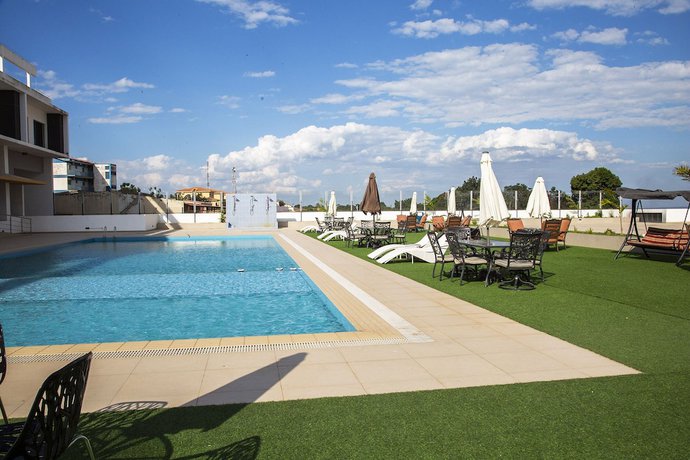 Imagen de la piscina del Hotel Palanca Negra. Foto 15