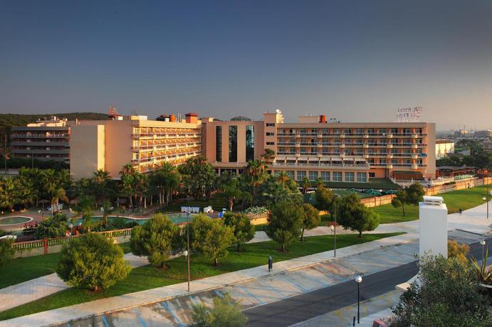 Imagen de los exteriores del Hotel Palas Pineda. Foto 13