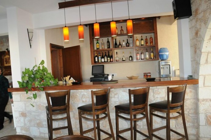 Imagen del bar/restaurante del Hotel Palates Village. Foto 5