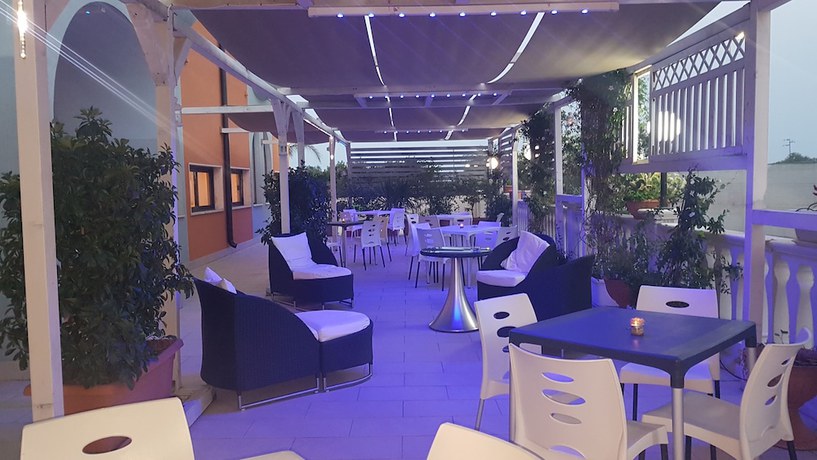 Imagen de los exteriores del Hotel Palatinum. Foto 19