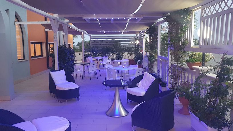 Imagen de los exteriores del Hotel Palatinum. Foto 20