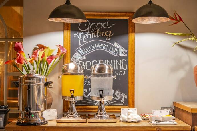 Imagen del bar/restaurante del Hotel Palau Central. Foto 13