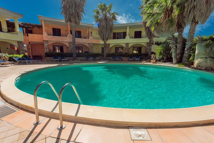 Imagen de la piscina del Hotel Palau Green Village. Foto 17