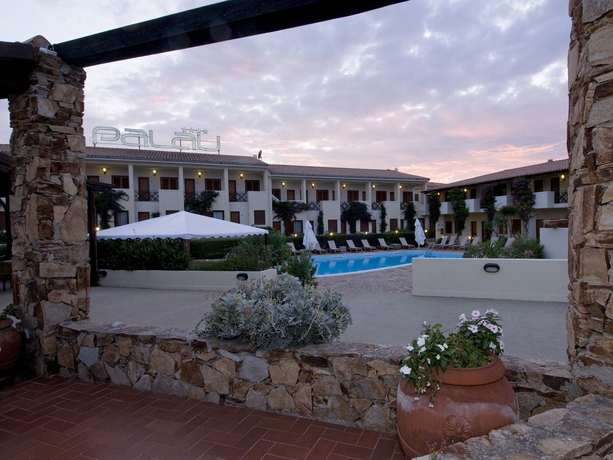 Imagen de los exteriores del Hotel Palau, Palau. Foto 13