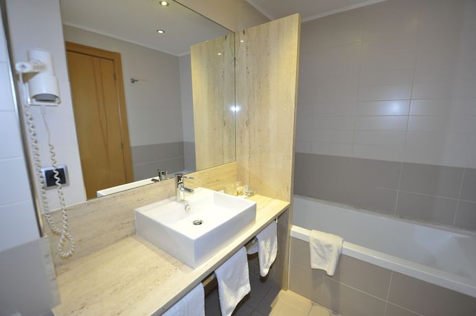 Imagen de la habitación del Hotel Palau de girona. Foto 3