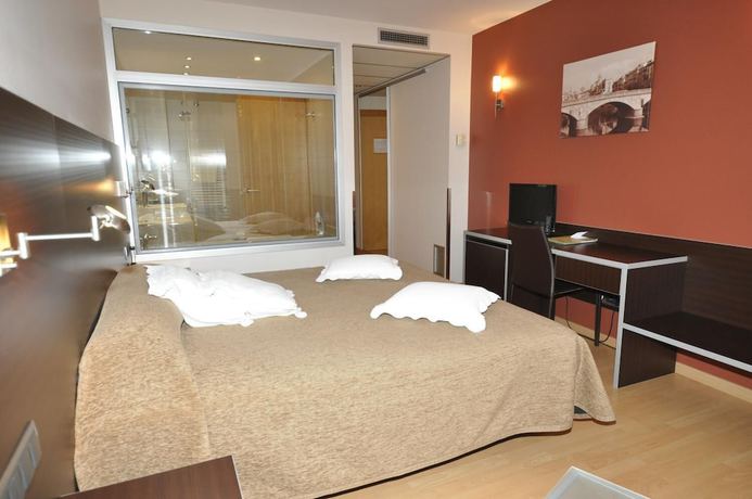 Imagen de la habitación del Hotel Palau de girona. Foto 7