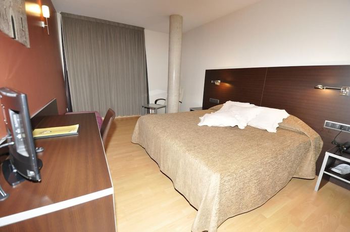 Imagen de la habitación del Hotel Palau de girona. Foto 8