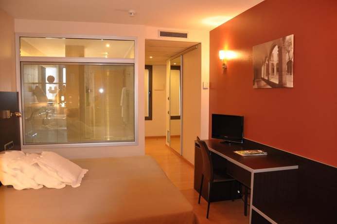 Imagen de la habitación del Hotel Palau de girona. Foto 11