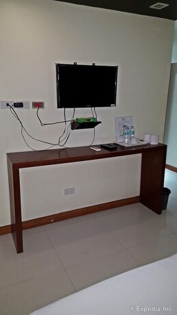 Imagen de la habitación del Hotel Palawan Palm Suites. Foto 17