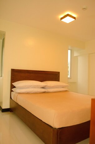 Imagen de la habitación del Hotel Palawan Palm Suites. Foto 24