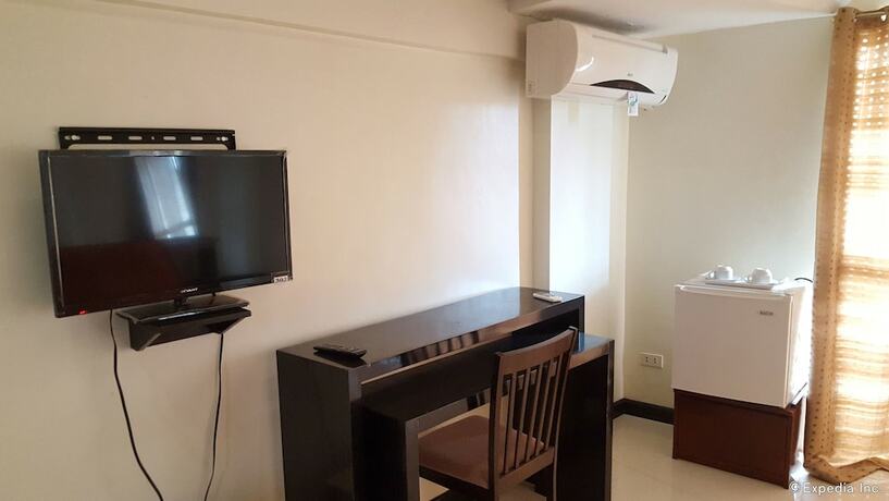 Imagen de la habitación del Hotel Palawan Palm Suites. Foto 26