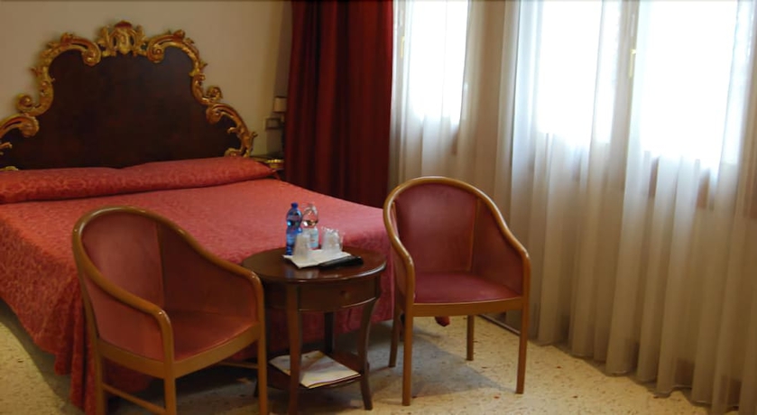 Imagen de la habitación del Hotel Palazzina Fortuny. Foto 7