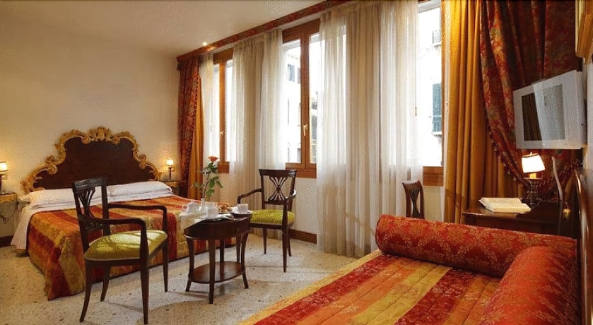 Imagen de la habitación del Hotel Palazzina Fortuny. Foto 12