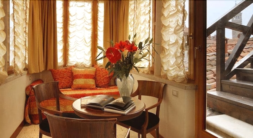 Imagen de la habitación del Hotel Palazzina Fortuny. Foto 13