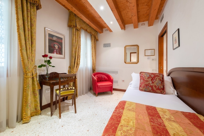 Imagen de la habitación del Hotel Palazzina Fortuny. Foto 16