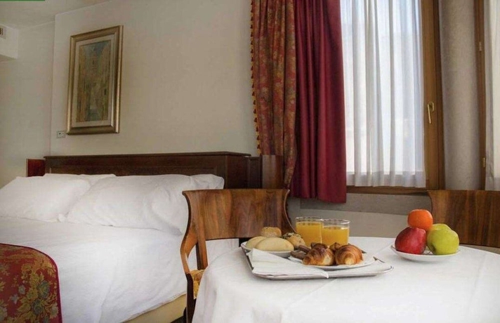 Imagen de la habitación del Hotel Palazzina Fortuny. Foto 17