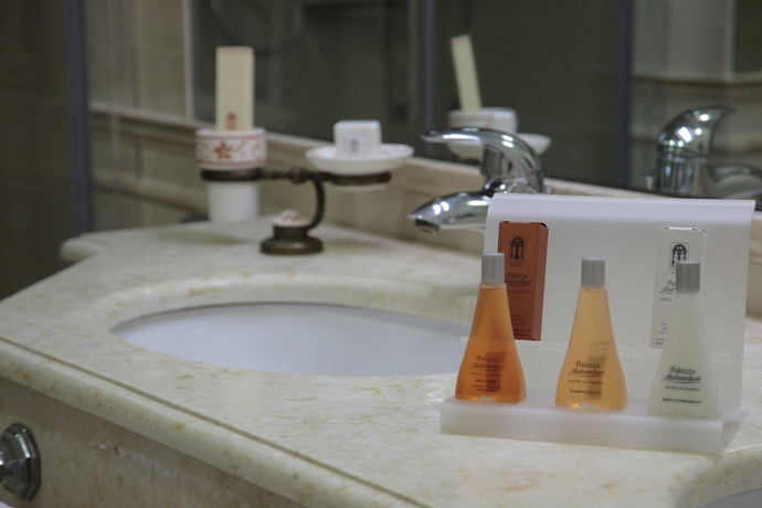 Imagen de la habitación del Hotel Palazzo Alabardieri. Foto 6
