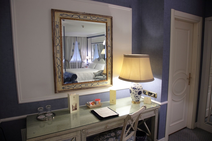 Imagen de la habitación del Hotel Palazzo Alabardieri. Foto 8