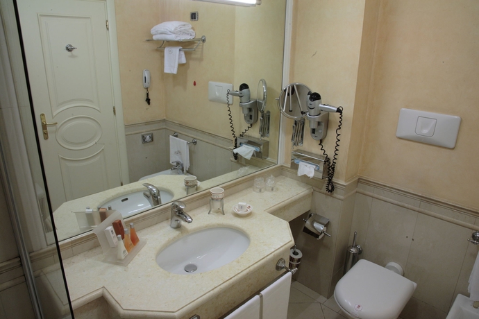 Imagen de la habitación del Hotel Palazzo Alabardieri. Foto 11