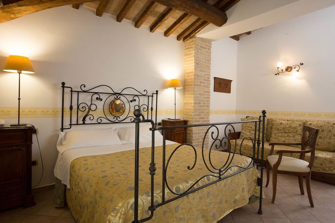 Imagen de la habitación del Hotel Palazzo Brunamonti. Foto 10